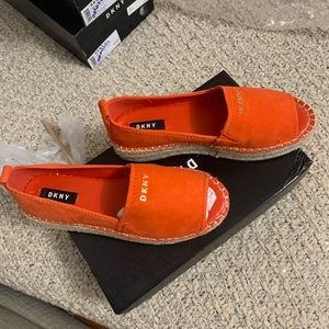 DKNY MER PLATFORM ESPADRILLE. SIZE 7 SUEDE ORANGE